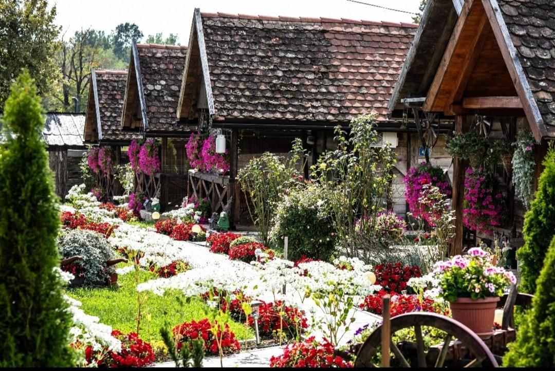 Etno Selo Eden Hotel Zeravacki Potok Exterior foto