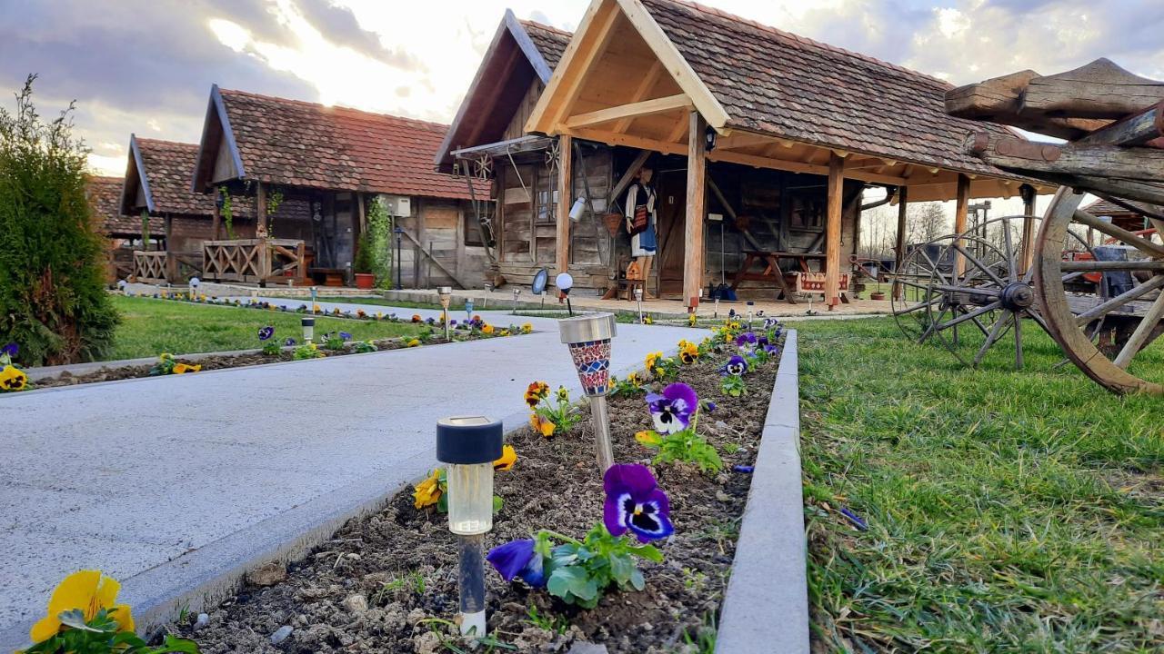 Etno Selo Eden Hotel Zeravacki Potok Exterior foto